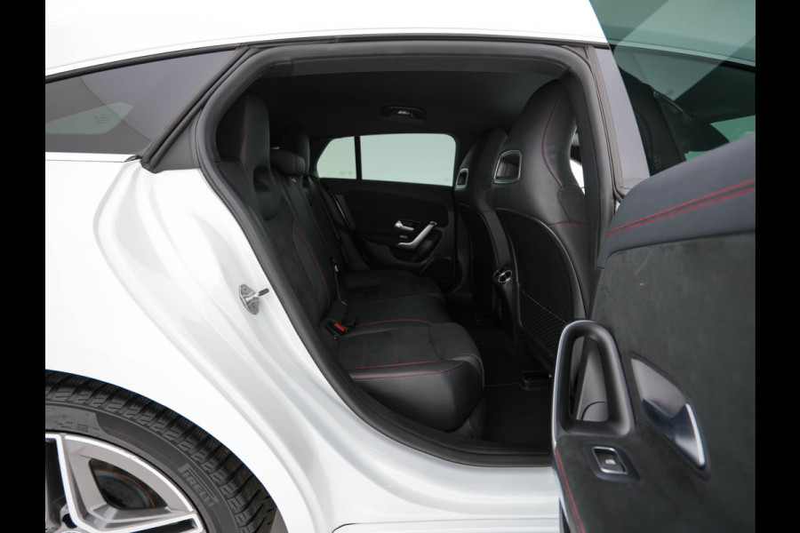 Mercedes-Benz CLA-Klasse Shooting Brake 200 AMG-Styling Business Solution (INCL-BTW) Aut. *LEATHER-MICROFIBRE | FULL-LED | HEATED-SPORTSEATS | DIGI-COCKPIT | DAB+ | NAVI-FULLMAP | CAMERA | PRIVACYGLASS | SHIFTPADDLES | 18''ALU*