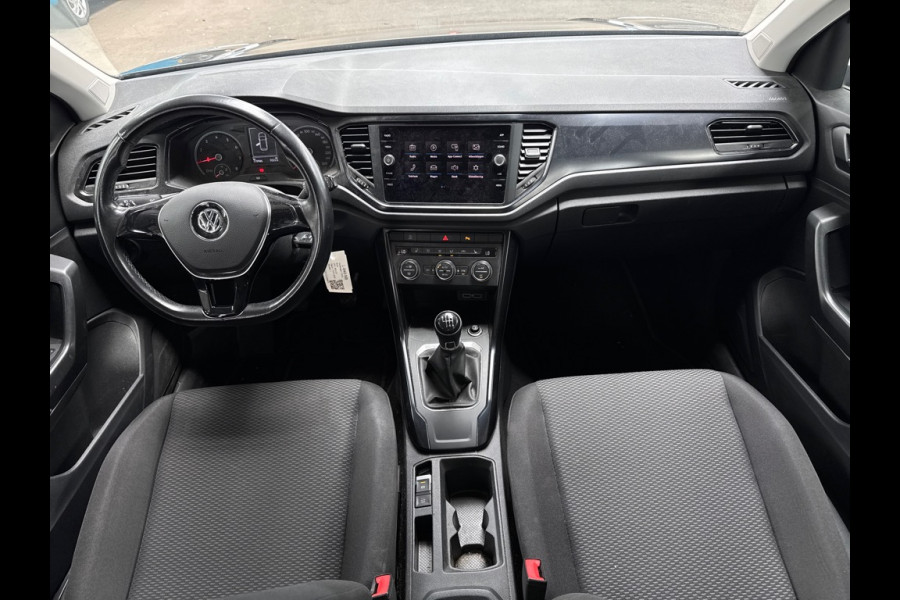 Volkswagen T-Roc 1.0 TSI | Stoelverwarming | Apple Carplay | Parkeersensoren | Trekhaak | Climate Control | Navigatie |
