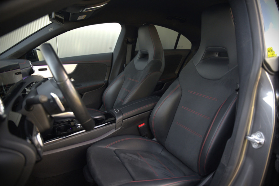 Mercedes-Benz CLA-Klasse 250 e Business Solution AMG Limited | Panoramadak | Stoelverwarming | Camera | Dodehoekdetectie | Multibeam LED | Ambiance Verlichting | Keyless | Navigatie | Parkeersensoren | Cruise Control | SOH 97,16%