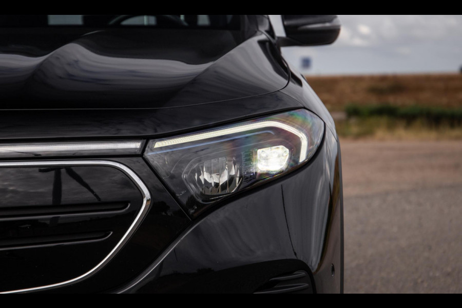 Mercedes-Benz EQB 300 4MATIC AMG Line 67 kWh CARPLAY / CAMERA / SFEERVERLICHTING / LEER / STOELVERWARMING