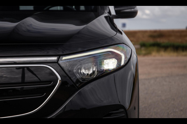 Mercedes-Benz EQB 300 4MATIC AMG Line 67 kWh CARPLAY / CAMERA / SFEERVERLICHTING / LEER / STOELVERWARMING