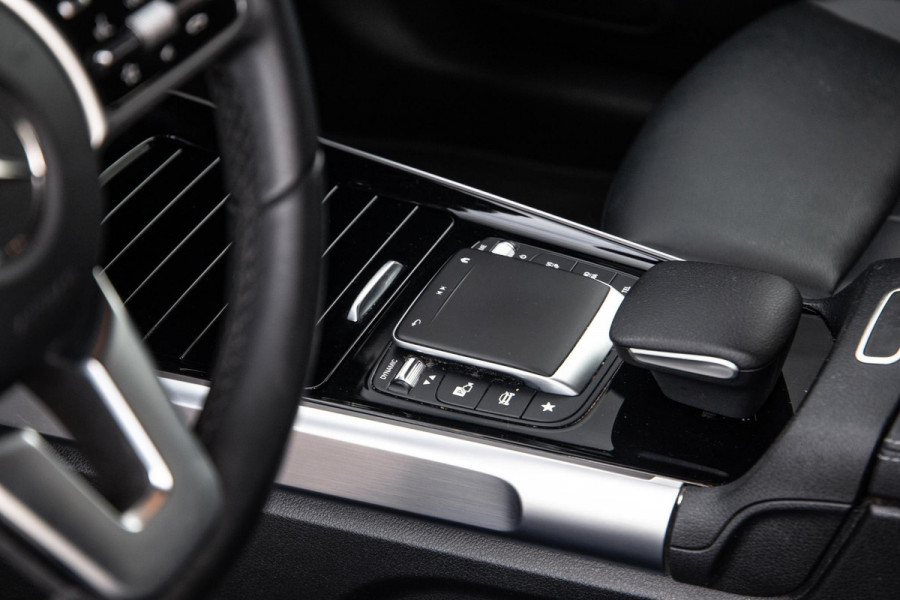 Mercedes-Benz EQB 300 4MATIC AMG Line 67 kWh CARPLAY / CAMERA / SFEERVERLICHTING / LEER / STOELVERWARMING