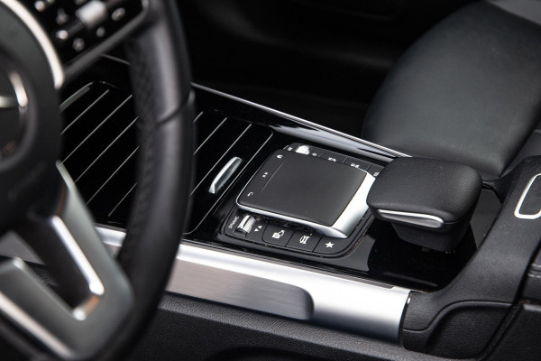 Mercedes-Benz EQB 300 4MATIC AMG Line 67 kWh CARPLAY / CAMERA / SFEERVERLICHTING / LEER / STOELVERWARMING
