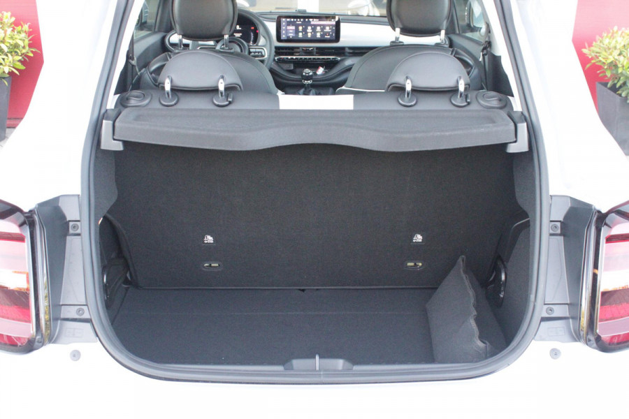 Fiat 500 1.0 Hybrid 65PK TORINO LAUNCH EDITION | DRAADLOZE APPLE CARPLAY/ANDROID AUTO | PARKEERSESOREN ACHTER | 16" LICHTMETALEN VELGEN "BURNISHED" | LED KOPLAMPEN "INFINITY" | CLIMATE CONTROL | DAB+ RADIO | REGEN/LICHT SENSOR | KEYLESS START | CELESTIAL BLUE | CRUISE CONTROL |