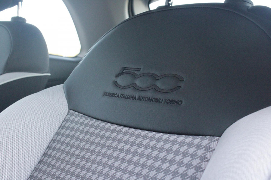 Fiat 500 1.0 Hybrid 65PK TORINO LAUNCH EDITION | DRAADLOZE APPLE CARPLAY/ANDROID AUTO | PARKEERSESOREN ACHTER | 16" LICHTMETALEN VELGEN "BURNISHED" | LED KOPLAMPEN "INFINITY" | CLIMATE CONTROL | DAB+ RADIO | REGEN/LICHT SENSOR | KEYLESS START | CELESTIAL BLUE | CRUISE CONTROL |
