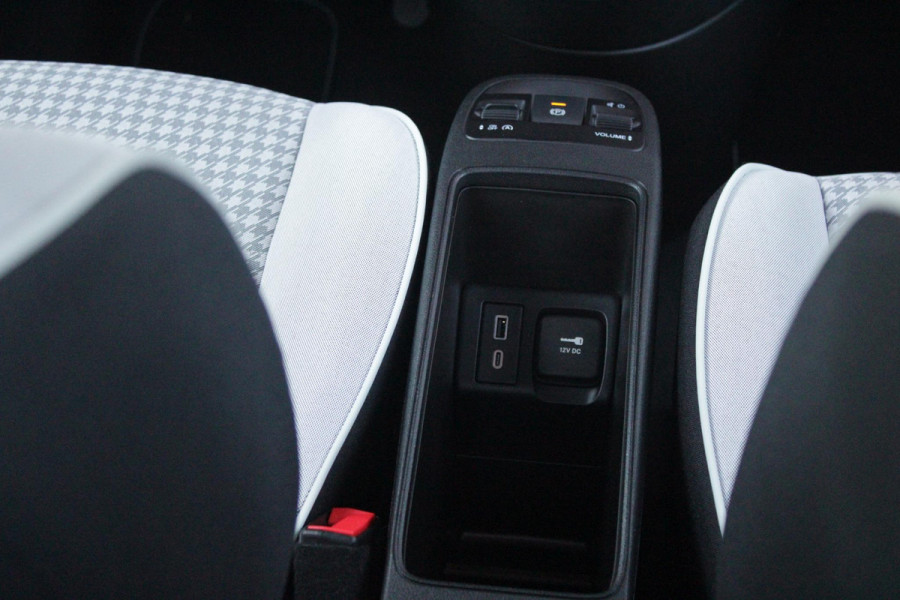 Fiat 500 1.0 Hybrid 65PK TORINO LAUNCH EDITION | DRAADLOZE APPLE CARPLAY/ANDROID AUTO | PARKEERSESOREN ACHTER | 16" LICHTMETALEN VELGEN "BURNISHED" | LED KOPLAMPEN "INFINITY" | CLIMATE CONTROL | DAB+ RADIO | REGEN/LICHT SENSOR | KEYLESS START | CELESTIAL BLUE | CRUISE CONTROL |