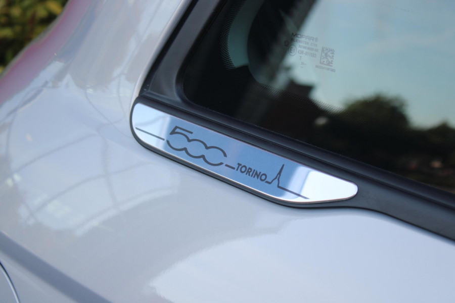 Fiat 500 1.0 Hybrid 65PK TORINO LAUNCH EDITION | DRAADLOZE APPLE CARPLAY/ANDROID AUTO | PARKEERSESOREN ACHTER | 16" LICHTMETALEN VELGEN "BURNISHED" | LED KOPLAMPEN "INFINITY" | CLIMATE CONTROL | DAB+ RADIO | REGEN/LICHT SENSOR | KEYLESS START | CELESTIAL BLUE | CRUISE CONTROL |