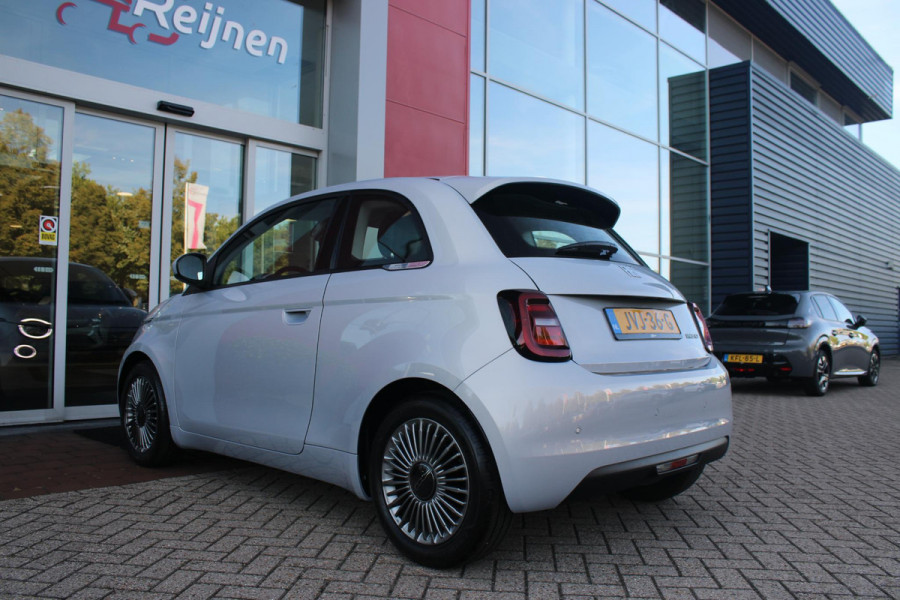 Fiat 500 1.0 Hybrid 65PK TORINO LAUNCH EDITION | DRAADLOZE APPLE CARPLAY/ANDROID AUTO | PARKEERSESOREN ACHTER | 16" LICHTMETALEN VELGEN "BURNISHED" | LED KOPLAMPEN "INFINITY" | CLIMATE CONTROL | DAB+ RADIO | REGEN/LICHT SENSOR | KEYLESS START | CELESTIAL BLUE | CRUISE CONTROL |