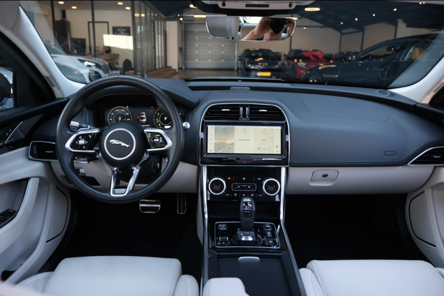 Jaguar XE 2.0 P300 AWD HSE |48.017km| PANORAMADAK UNIEK 300pk Leder/Navi/Virtual Cockpit