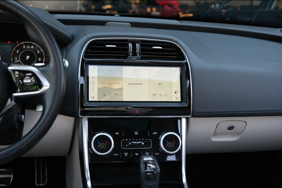 Jaguar XE 2.0 P300 AWD HSE |48.017km| PANORAMADAK UNIEK 300pk Leder/Navi/Virtual Cockpit