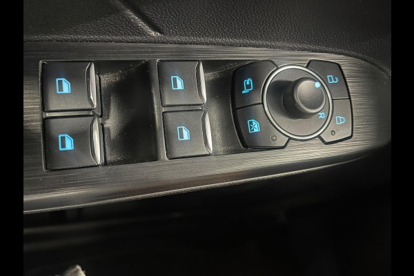 Ford Kuga 2.5 PHEV ST-Line Automaat Trekhaak Navigatie Apple CarPlay Android Auto Camera Parkeerhulp Adaptive Cruise Control Dodehoekdetectie Stoelverwarming Climate Control Lichtmetalen velgen