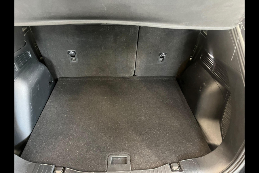 Ford Kuga 2.5 PHEV ST-Line Automaat Trekhaak Navigatie Apple CarPlay Android Auto Camera Parkeerhulp Adaptive Cruise Control Dodehoekdetectie Stoelverwarming Climate Control Lichtmetalen velgen
