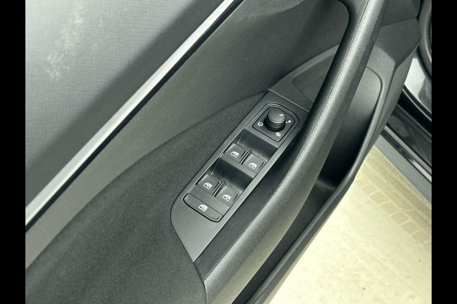 Škoda Kamiq 1.0 TSI 115pk Business Edition DSG Navigatie Climate control Cruise control LED Keyless Achteruitrijcamera Parkeersensoren Apple Carplay/ Android Auto Radio