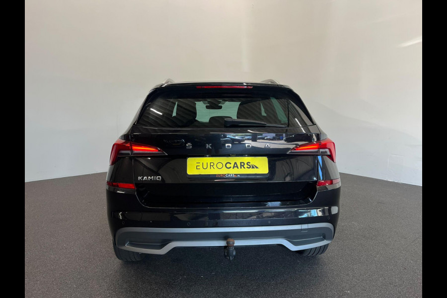 Škoda Kamiq 1.0 TSI DSG Clever Panoramadak Trekhaak Navigatie Apple Carplay Android Auto Camera Parkeerhulp Cruise Control Stoelverwarming Climate Control Lichtmetalen velgen
