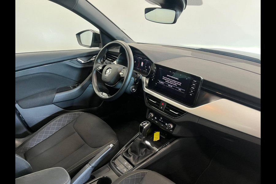 Škoda Kamiq 1.0 TSI DSG Clever Panoramadak Trekhaak Navigatie Apple Carplay Android Auto Camera Parkeerhulp Cruise Control Stoelverwarming Climate Control Lichtmetalen velgen