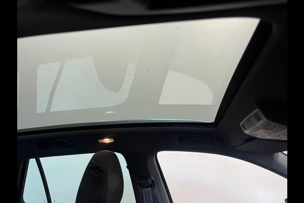 Škoda Kamiq 1.0 TSI DSG Clever Panoramadak Trekhaak Navigatie Apple Carplay Android Auto Camera Parkeerhulp Cruise Control Stoelverwarming Climate Control Lichtmetalen velgen