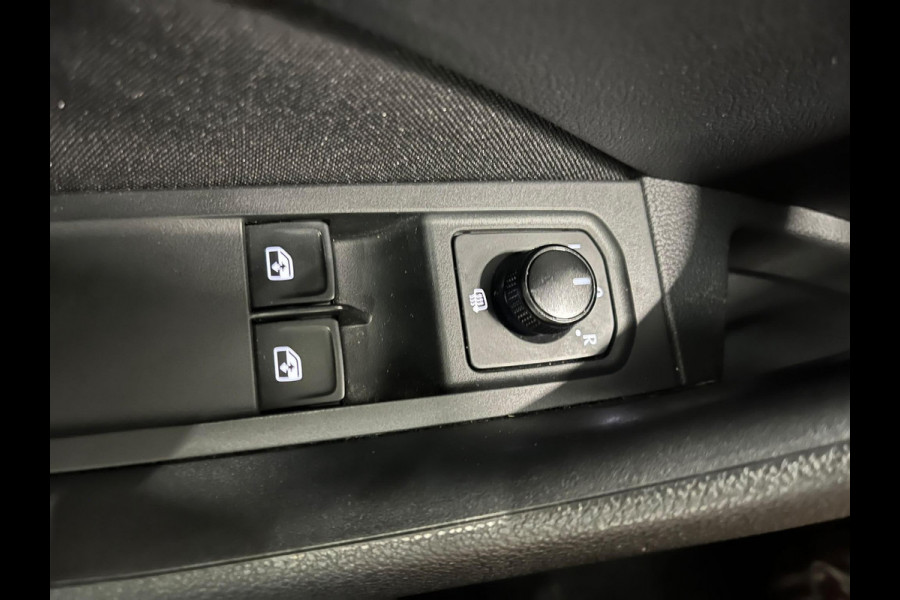 Škoda Kamiq 1.0 TSI DSG Clever Panoramadak Trekhaak Navigatie Apple Carplay Android Auto Camera Parkeerhulp Cruise Control Stoelverwarming Climate Control Lichtmetalen velgen