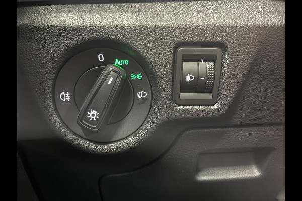 Škoda Kamiq 1.0 TSI DSG Clever Panoramadak Trekhaak Navigatie Apple Carplay Android Auto Camera Parkeerhulp Cruise Control Stoelverwarming Climate Control Lichtmetalen velgen