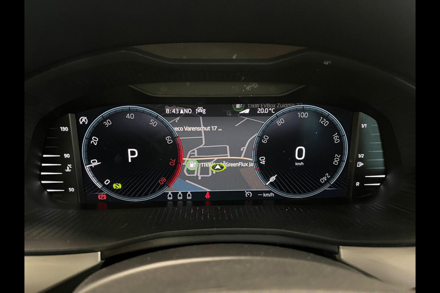 Škoda Kamiq 1.0 TSI DSG Clever Panoramadak Trekhaak Navigatie Apple Carplay Android Auto Camera Parkeerhulp Cruise Control Stoelverwarming Climate Control Lichtmetalen velgen