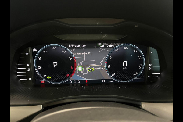 Škoda Kamiq 1.0 TSI DSG Clever Panoramadak Trekhaak Navigatie Apple Carplay Android Auto Camera Parkeerhulp Cruise Control Stoelverwarming Climate Control Lichtmetalen velgen