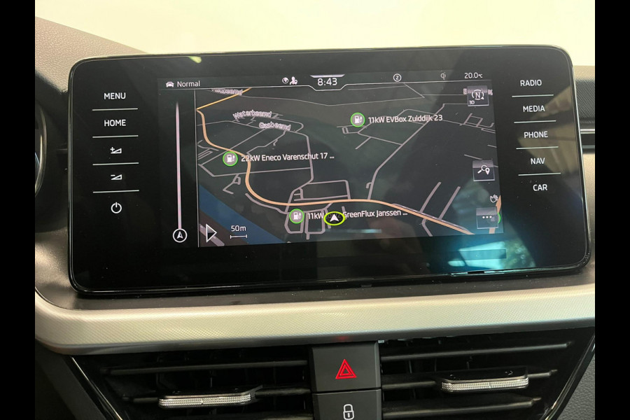 Škoda Kamiq 1.0 TSI DSG Clever Panoramadak Trekhaak Navigatie Apple Carplay Android Auto Camera Parkeerhulp Cruise Control Stoelverwarming Climate Control Lichtmetalen velgen