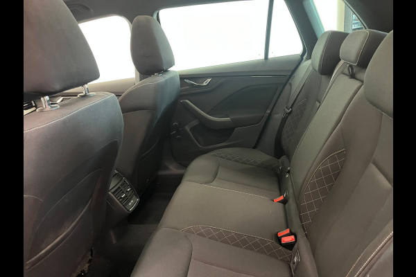 Škoda Kamiq 1.0 TSI DSG Clever Panoramadak Trekhaak Navigatie Apple Carplay Android Auto Camera Parkeerhulp Cruise Control Stoelverwarming Climate Control Lichtmetalen velgen