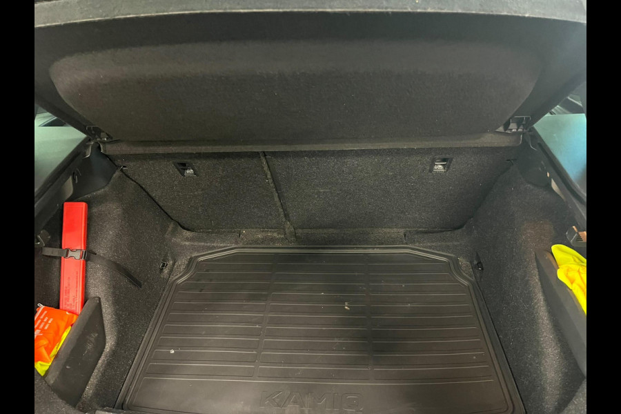 Škoda Kamiq 1.0 TSI DSG Clever Panoramadak Trekhaak Navigatie Apple Carplay Android Auto Camera Parkeerhulp Cruise Control Stoelverwarming Climate Control Lichtmetalen velgen