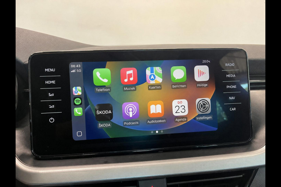 Škoda Kamiq 1.0 TSI DSG Clever Panoramadak Trekhaak Navigatie Apple Carplay Android Auto Camera Parkeerhulp Cruise Control Stoelverwarming Climate Control Lichtmetalen velgen