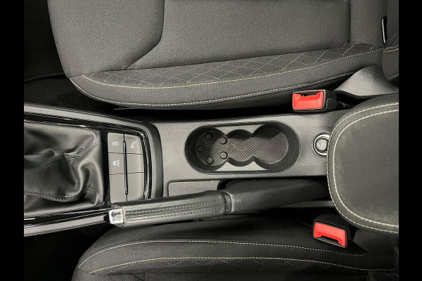 Škoda Kamiq 1.0 TSI DSG Clever Panoramadak Trekhaak Navigatie Apple Carplay Android Auto Camera Parkeerhulp Cruise Control Stoelverwarming Climate Control Lichtmetalen velgen