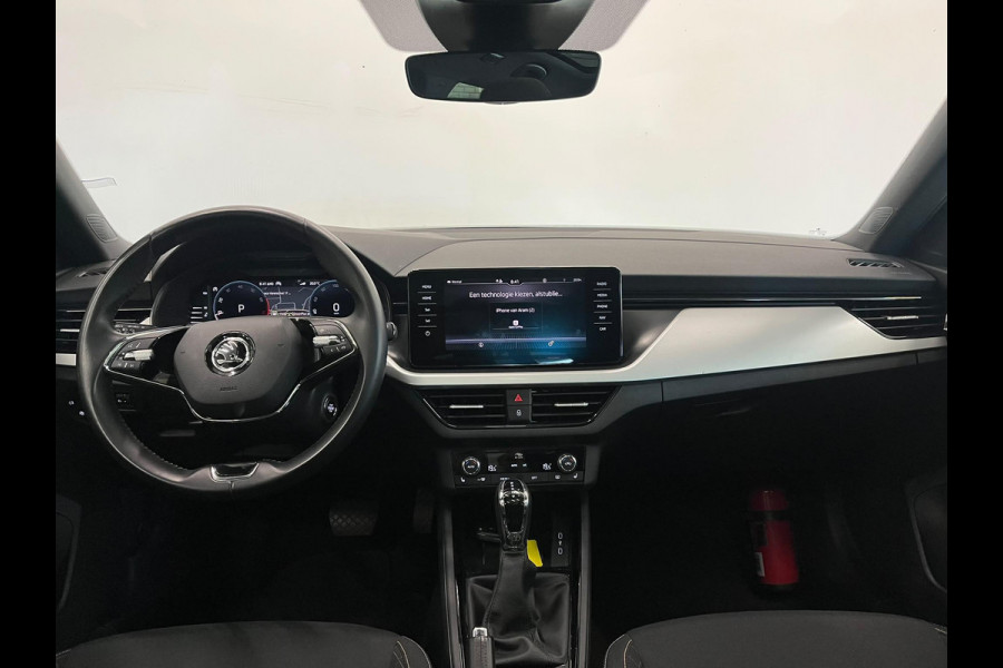 Škoda Kamiq 1.0 TSI DSG Clever Panoramadak Trekhaak Navigatie Apple Carplay Android Auto Camera Parkeerhulp Cruise Control Stoelverwarming Climate Control Lichtmetalen velgen
