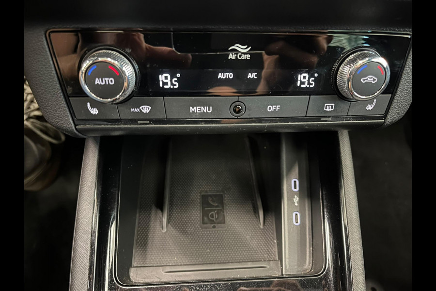 Škoda Kamiq 1.0 TSI DSG Clever Panoramadak Trekhaak Navigatie Apple Carplay Android Auto Camera Parkeerhulp Cruise Control Stoelverwarming Climate Control Lichtmetalen velgen