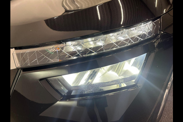 Škoda Kamiq 1.0 TSI DSG Clever Panoramadak Trekhaak Navigatie Apple Carplay Android Auto Camera Parkeerhulp Cruise Control Stoelverwarming Climate Control Lichtmetalen velgen