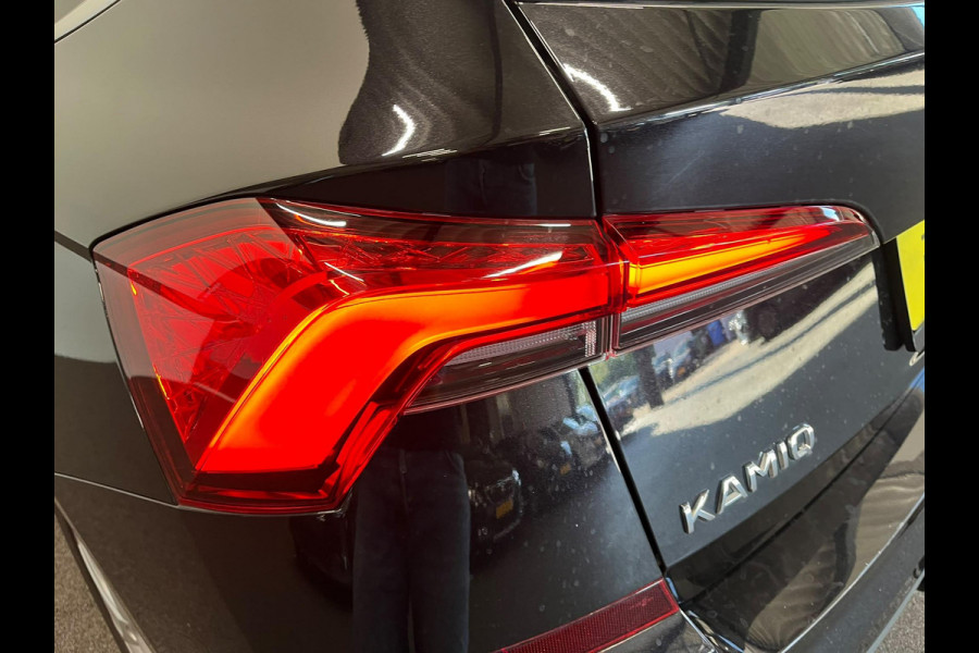 Škoda Kamiq 1.0 TSI DSG Clever Panoramadak Trekhaak Navigatie Apple Carplay Android Auto Camera Parkeerhulp Cruise Control Stoelverwarming Climate Control Lichtmetalen velgen