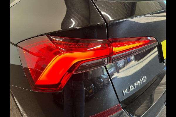Škoda Kamiq 1.0 TSI DSG Clever Panoramadak Trekhaak Navigatie Apple Carplay Android Auto Camera Parkeerhulp Cruise Control Stoelverwarming Climate Control Lichtmetalen velgen