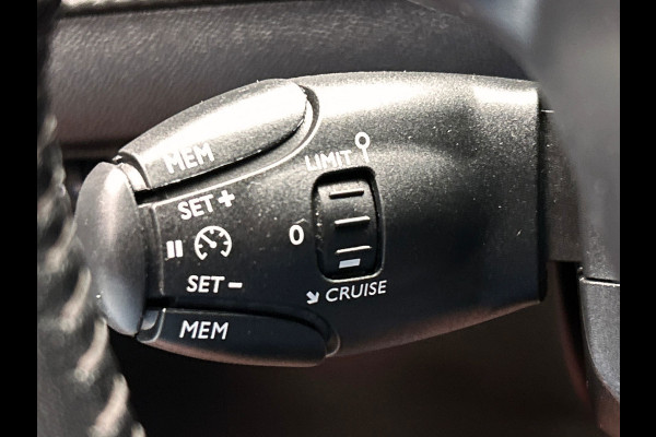Peugeot e-2008 EV Allure Pack 50 kWh | SOH 90% | Origineel NL | Carplay | 1/2 Leder |Camera |