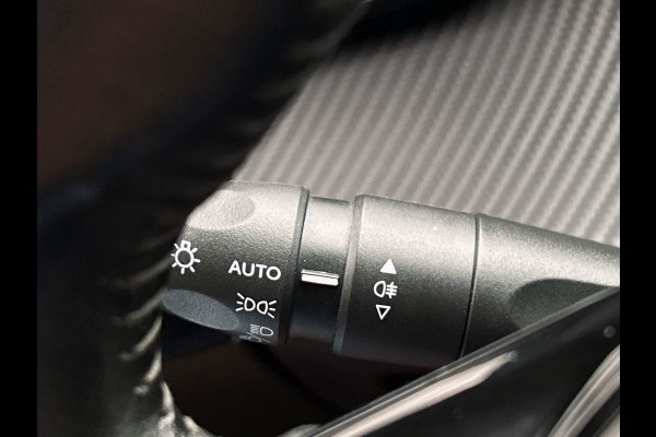 Peugeot e-2008 EV Allure Pack 50 kWh | SOH 90% | Origineel NL | Carplay | 1/2 Leder |Camera |