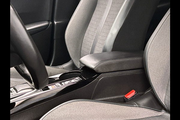 Peugeot e-2008 EV Allure Pack 50 kWh | SOH 90% | Origineel NL | Carplay | 1/2 Leder |Camera |