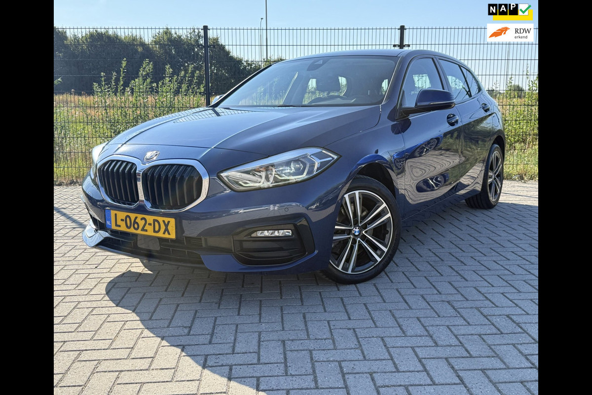 BMW 1-serie 118i High Executive | Camera | PDC | Carplay | Cruise Control |