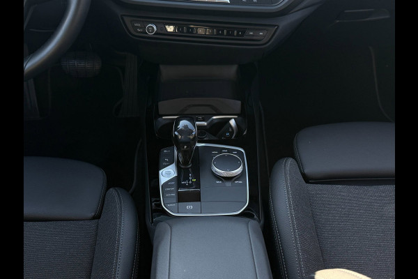 BMW 1-serie 118i High Executive | Camera | PDC | Carplay | Cruise Control |