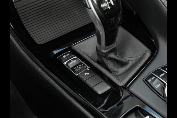 BMW X1 sDrive20i xLine - Pano - Trekhaak - Head-Up - Camera