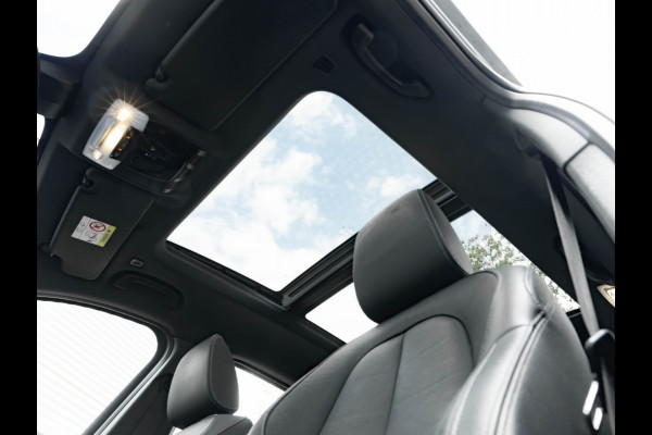 BMW X1 sDrive20i xLine - Pano - Trekhaak - Head-Up - Camera