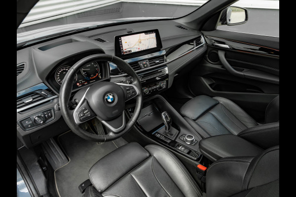BMW X1 sDrive20i xLine - Pano - Trekhaak - Head-Up - Camera