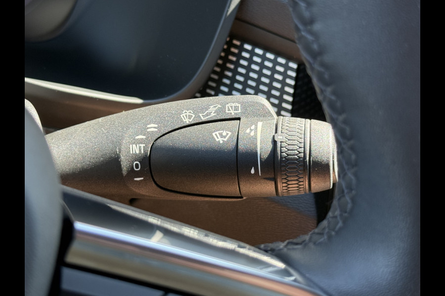 Volvo XC40 2.0 B4 R-Design | Pilot Assist | Bliss | Camera | CarPlay | 18 inch