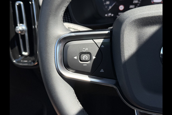 Volvo XC40 2.0 B4 R-Design | Pilot Assist | Bliss | Camera | CarPlay | 18 inch