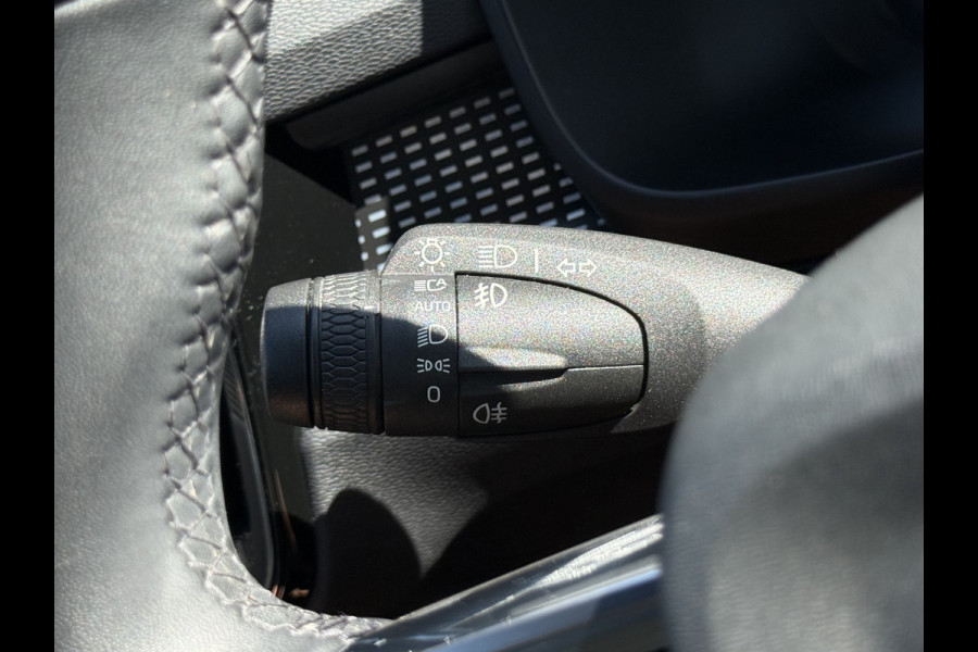 Volvo XC40 2.0 B4 R-Design | Pilot Assist | Bliss | Camera | CarPlay | 18 inch