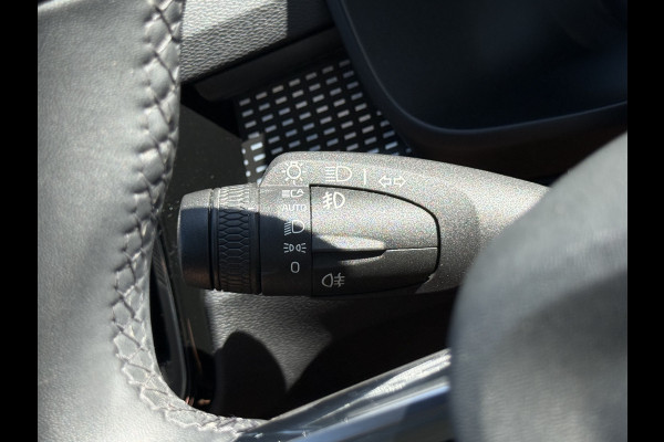 Volvo XC40 2.0 B4 R-Design | Pilot Assist | Bliss | Camera | CarPlay | 18 inch