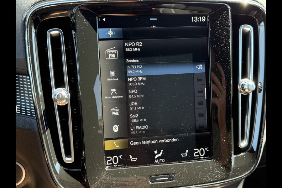 Volvo XC40 2.0 B4 R-Design | Pilot Assist | Bliss | Camera | CarPlay | 18 inch