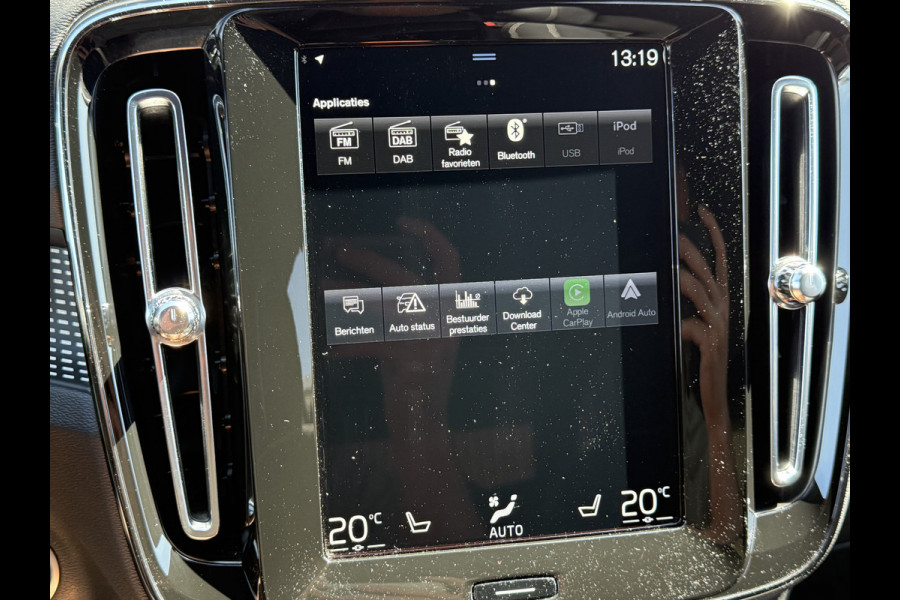 Volvo XC40 2.0 B4 R-Design | Pilot Assist | Bliss | Camera | CarPlay | 18 inch