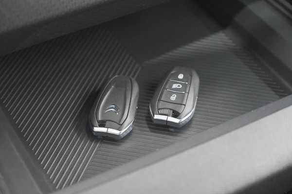 Citroën C4 Puretech 130 Feel Pack | Head-Up Display | Camera | Navigatie | Keyless Entry
