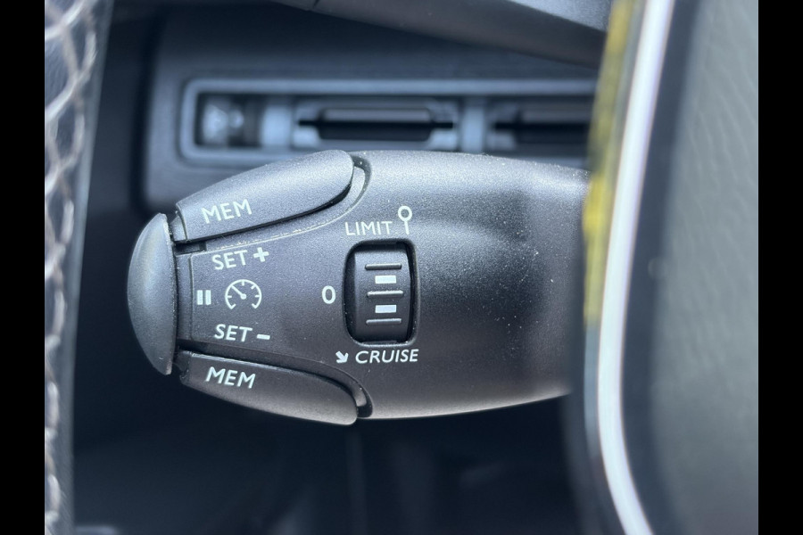 Peugeot 3008 1.2 PureTech Allure Distributieriem vv in 2025 l Pano l 360°Camera l Carplay l Dealer Onderhouden l Navi l Halfleder l Pdc l Keyless l 131pk l 6 Bak l Apk tot 12-2026